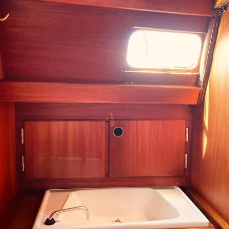 Marina Experience - On A Classic Sailing Yacht Botel