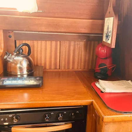 Marina Experience - On A Classic Sailing Yacht Botel